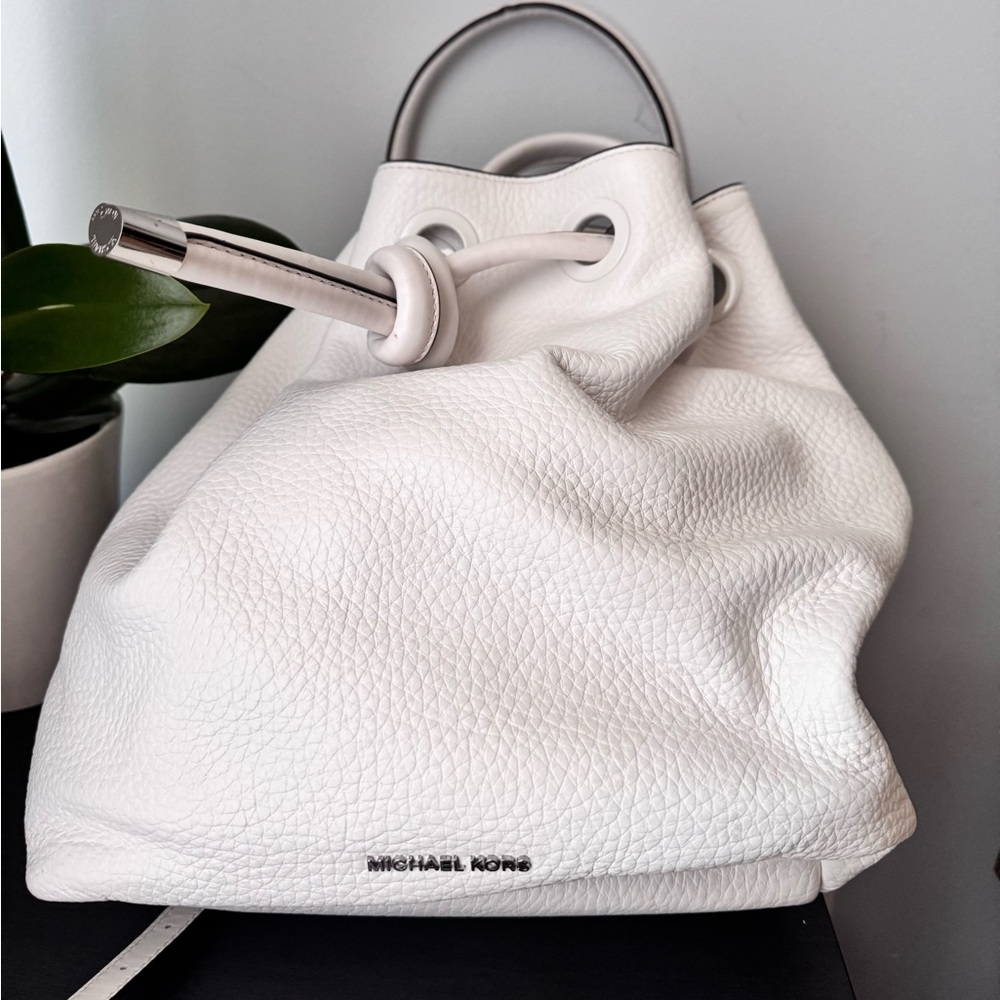 Michael Kors White Textured Shoulder Bag